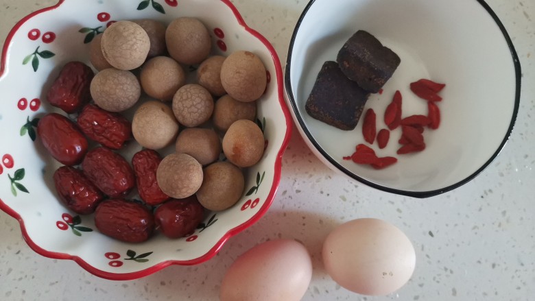 桂圆鸡蛋汤,准备食材备用