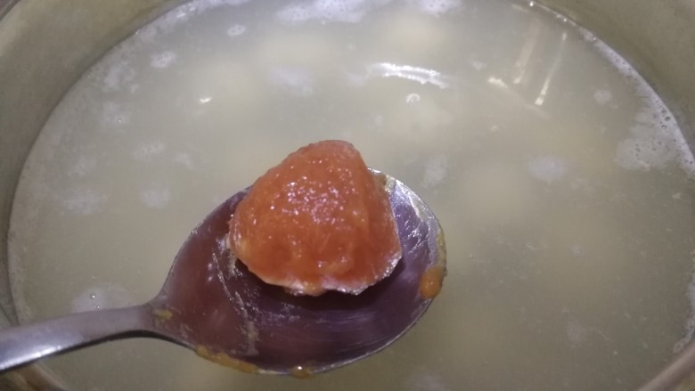 萝卜肉丸汤,温水下丸子,中小火煮。