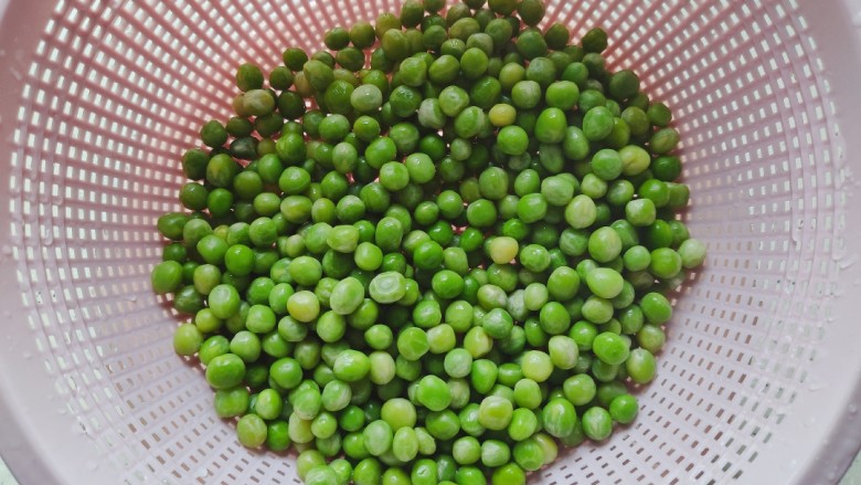 肉末青豆,<a style='color:red;display:inline-block;' href='/shicai/ 456'>青豆</a>洗净,控干水分