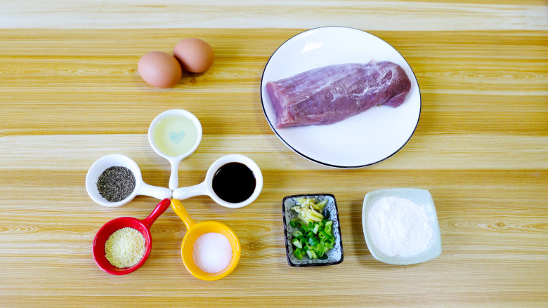 酥香鲜嫩的软炸里脊，老人小孩儿都爱吃~,准备食材