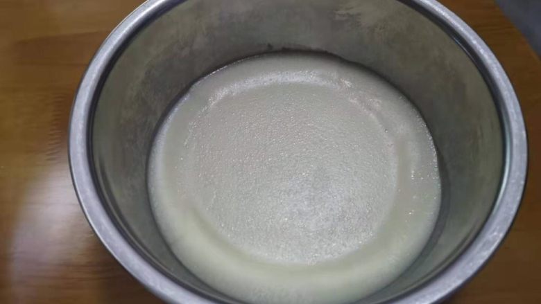 ㊙️无需烤箱🔥豆香浓郁的豆面糕,放入蒸锅中大火🔥蒸20分钟左右(根据实际情况而定)