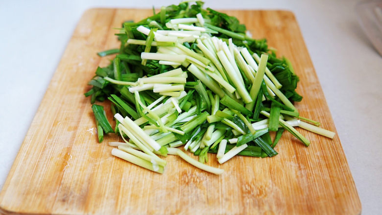 香辣鸭血,控水,切寸段