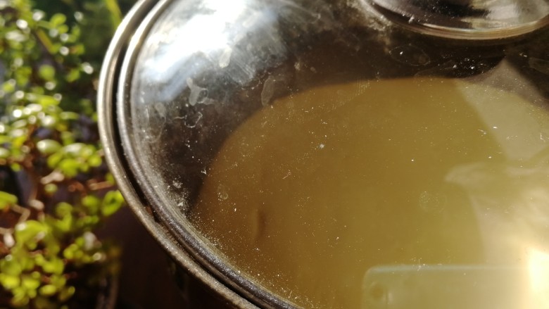 蜂蜜小面包,面团整形密封,放到温暖的室温发酵。