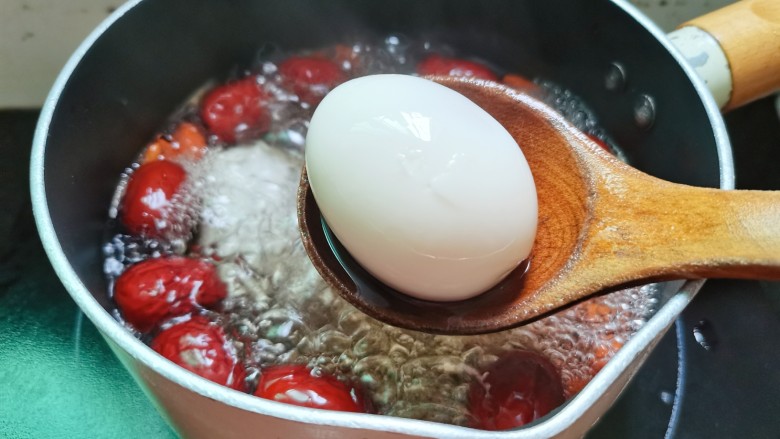 桂圆鸡蛋汤,鸡蛋,煮至一会儿
