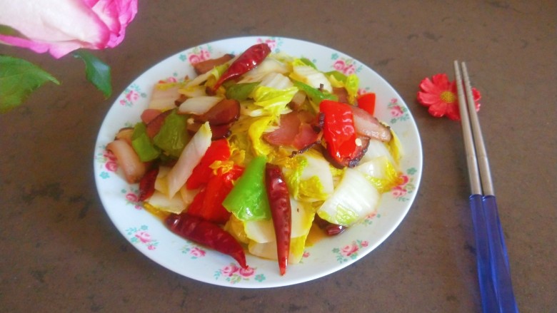 腊肉炒白菜,成品图