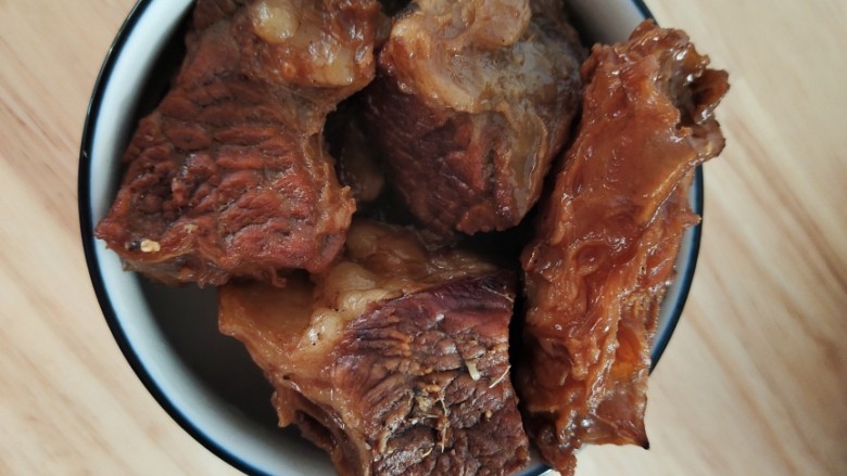 懒人版卤牛肉，配面条粉条超棒