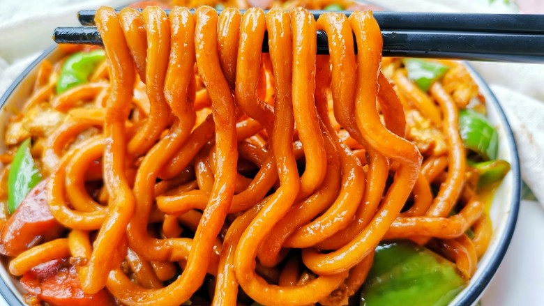 鸡蛋炒乌冬面,开吃!