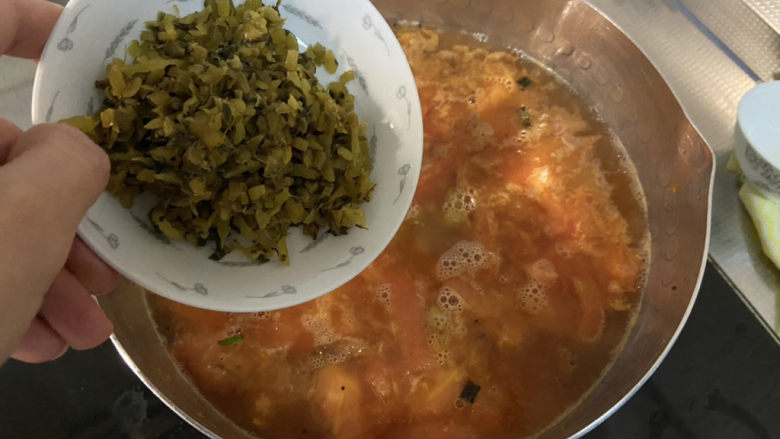 三鲜米线➕牛肉丸鹌鹑蛋番茄三鲜米线,加雪菜末,