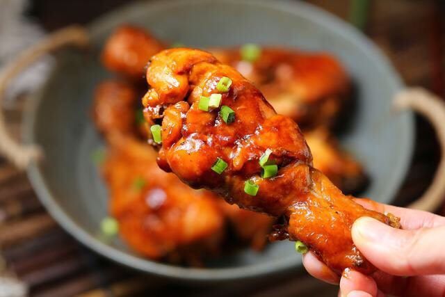 电饭锅焖鸡腿,无水无油依然很好吃哟!