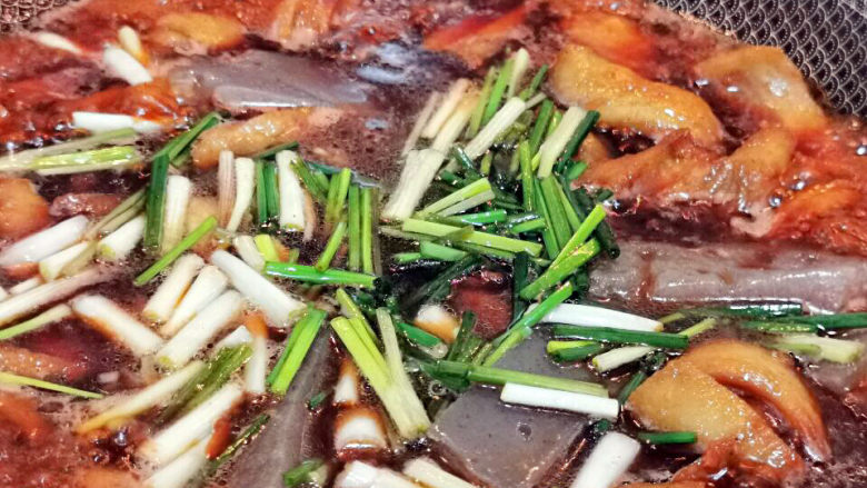 不走寻常路的红烧肉,大火烧开,小火焖烧,大约需要半个小时