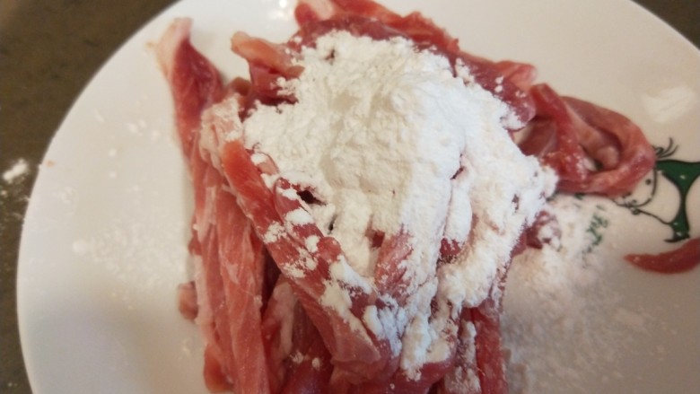 榨菜肉丝汤,肉丝加入淀粉,<a style='color:red;display:inline-block;' href='/shicai/ 718'>料酒</a>,蛋青。