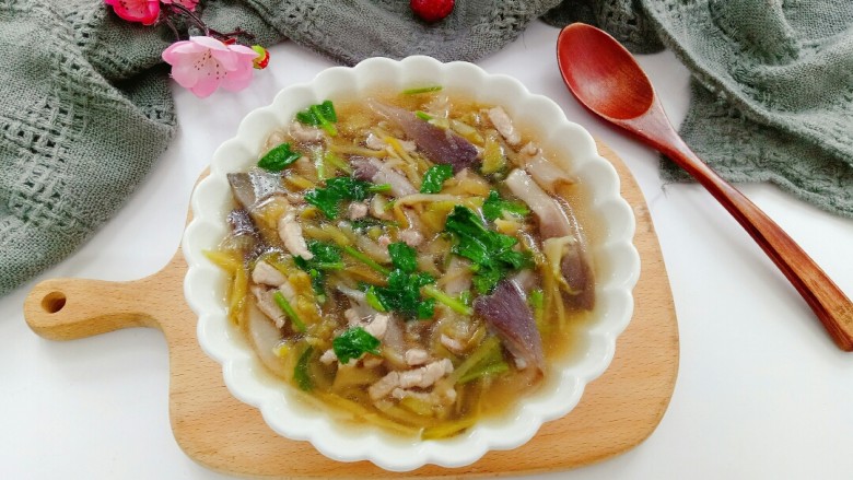 榨菜肉丝汤,成品图