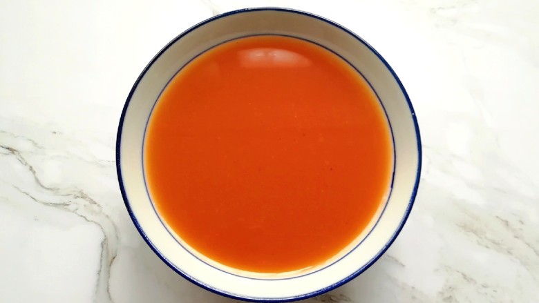 芝士泡面,准备好<a style='color:red;display:inline-block;' href='/shicai/ 47226'>自制西红柿酱</a>(妈妈自己做的西红柿酱,酸酸甜甜特别好吃,没有可以用新鲜西红柿去皮炒软,用糖和盐调味代替)。