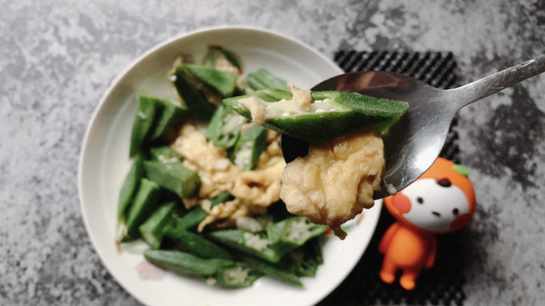 秋葵炒鸡蛋,简单素菜,清淡不油腻