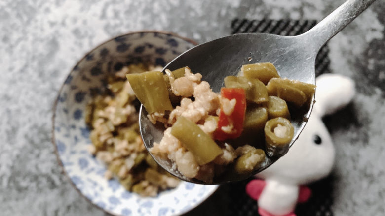 肉末豇豆,舀着拌饭或者做面食的小菜，那叫一个不得了~