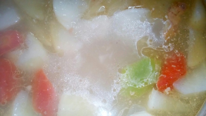 羊肉火锅,盛入小锅中。