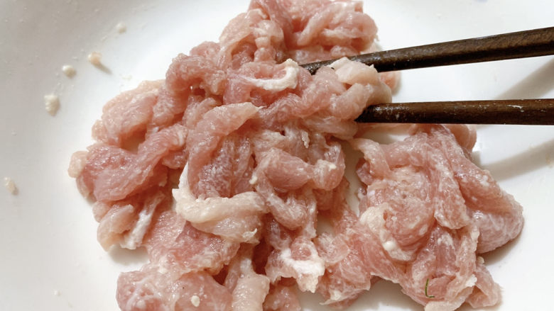 萝卜干炒肉,搅拌均匀,一侧备用