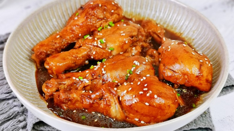 电饭锅焖鸡腿,电饭煲鸡腿,简单又好吃。