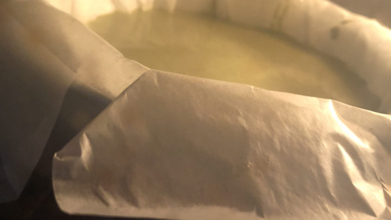 巴斯克·抹茶流心芝士蛋糕,烤箱预热220度,中下层烤约22分钟左右。