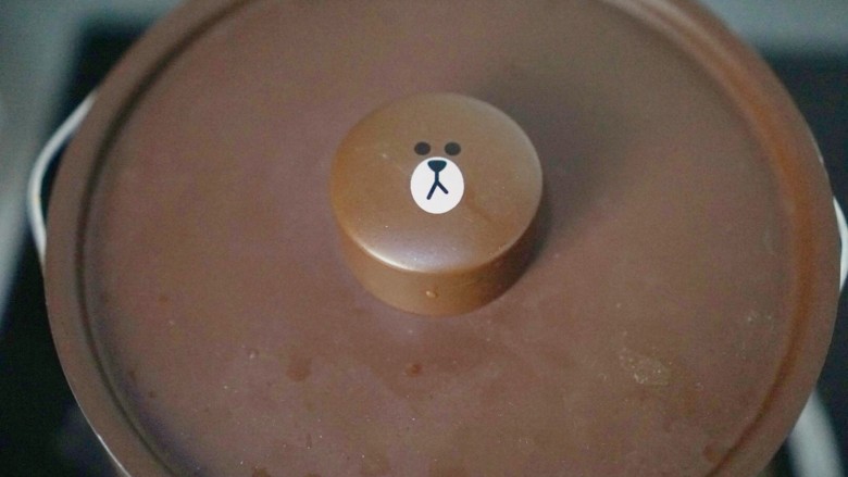 新年第一炖,茶树菇炖鸡,14、盖上盖子焖制约30分钟。