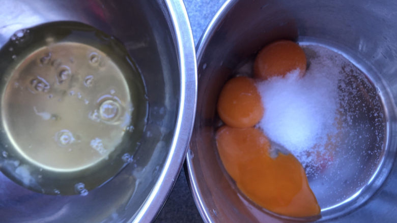 蜜豆戚风,分离蛋白蛋黄。