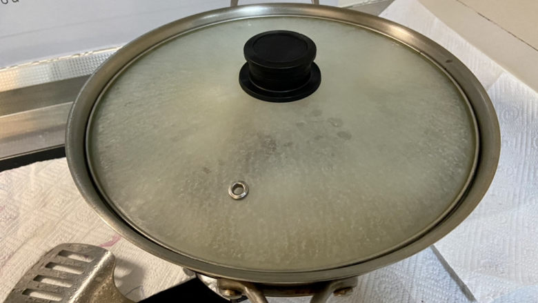 萝卜丝鲫鱼汤➕白萝卜丝荷包蛋鲫鱼汤,加盖,继续大火煮五分钟