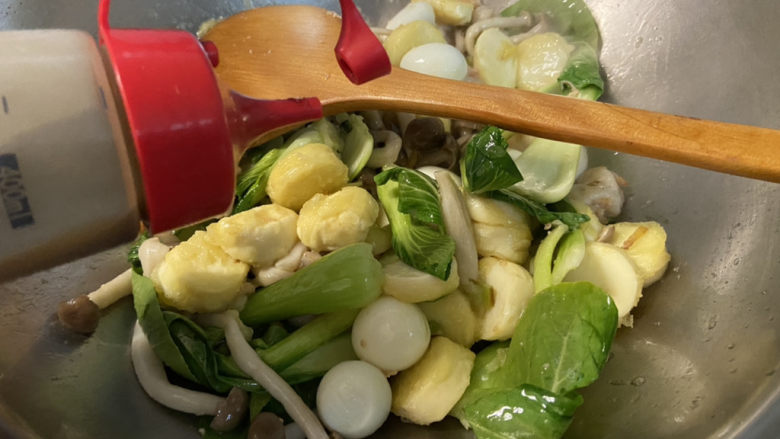 三鲜日本豆腐,调味,一茶匙<a style='color:red;display:inline-block;' href='/shicai/ 721'>蚝油</a>