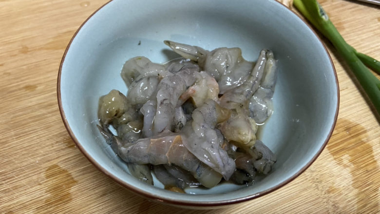 三鲜日本豆腐,腌制10分钟备用