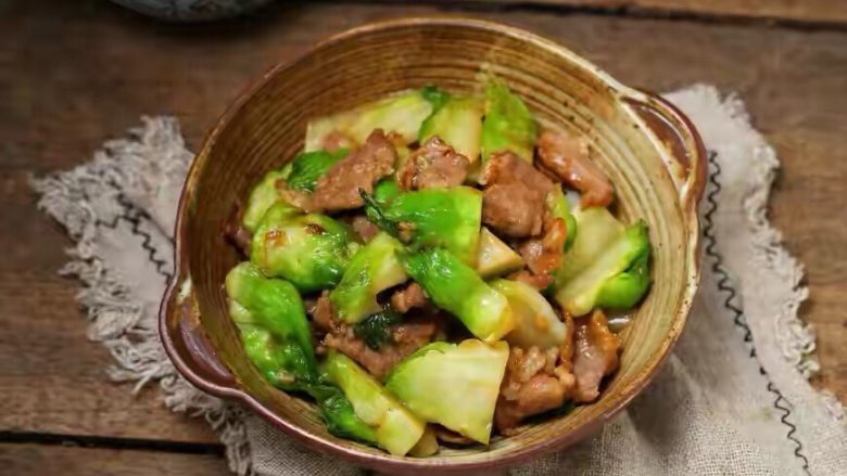 儿菜炒肉片,虽然是第一次吃,但是我已经爱上它的味道了!