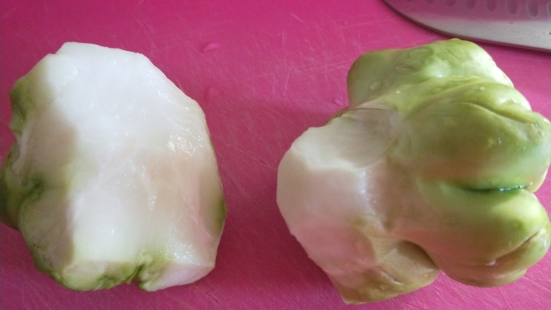 儿菜炒肉片,两个就可以一盘,切成长条。