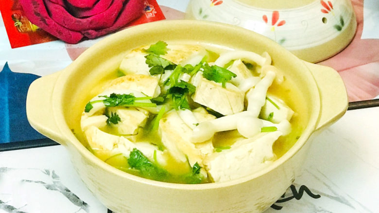 白玉菇豆腐汤,热呼呼的,来一碗吧
