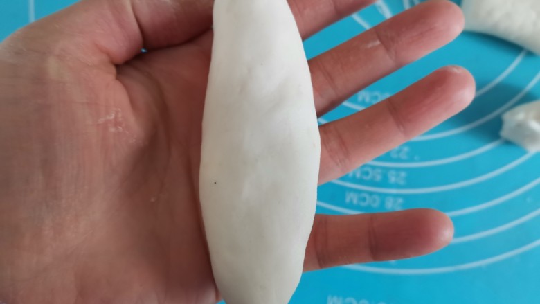 脆皮山药奶酪棒~健脾养胃还补钙,收口捏紧,整理成长条棒棒状