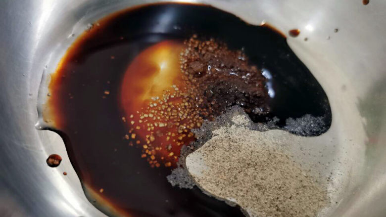 酿秋葵,生抽,胡椒粉,料酒,糖调成腌料