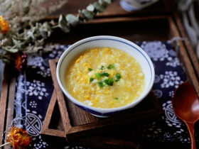 鸡蛋小米粥