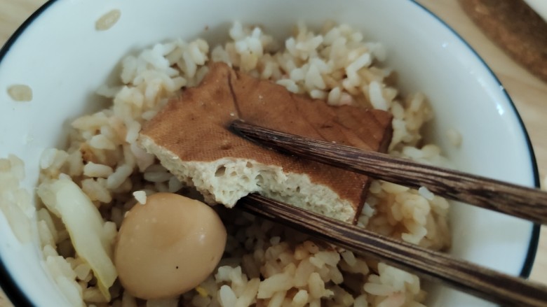 家常卤豆干,日常作为米饭或者面条粉条的配菜都巨好吃，追剧零食建议再放点鸭脖鸡爪进去，很棒哦