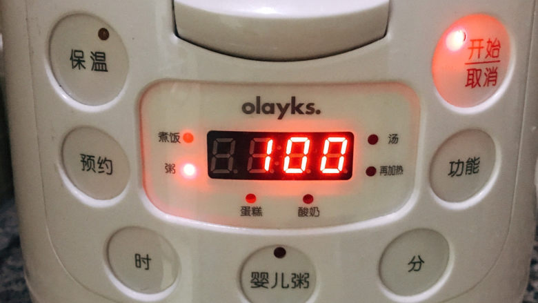 鸡蛋小米粥,开启煮粥键煮一小时