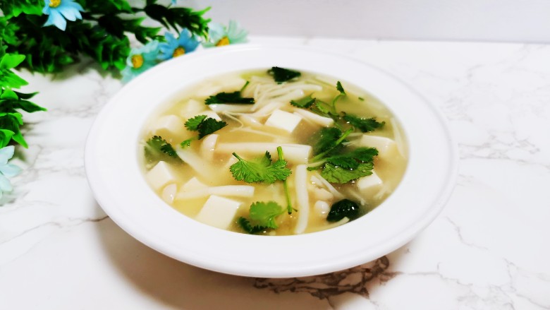 白玉菇豆腐汤,成品图