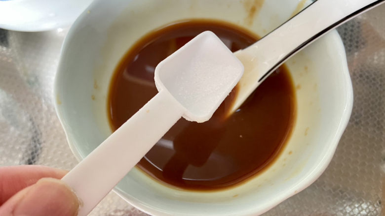 尖椒炒鸡蛋➕尖椒胡萝卜炒鸡蛋,尝下咸淡,根据个人口味补充少许食盐定味