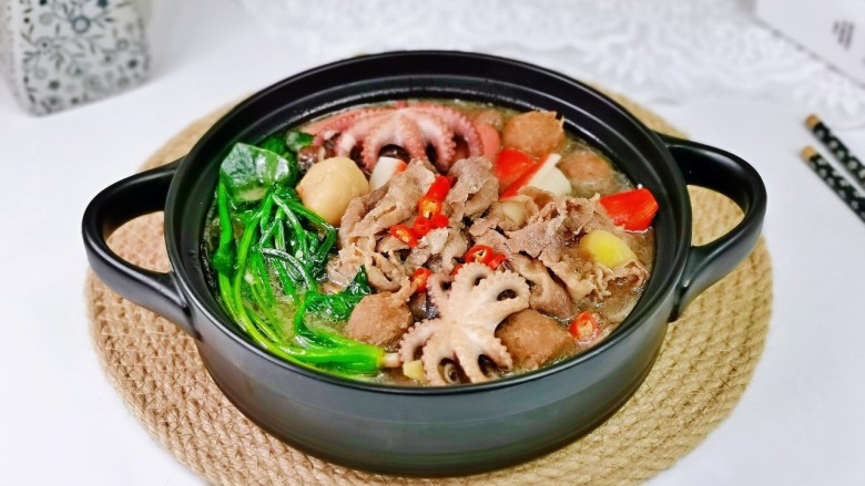 牛肉火锅,天冷在家吃火锅,太满足了。
