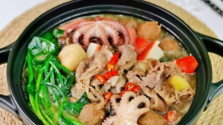 牛肉火锅,食材丰富,营养均衡,喜欢的做起来。