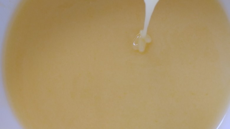 炉果,筷子搅拌均匀至乳化,呈细腻浓稠糊状。