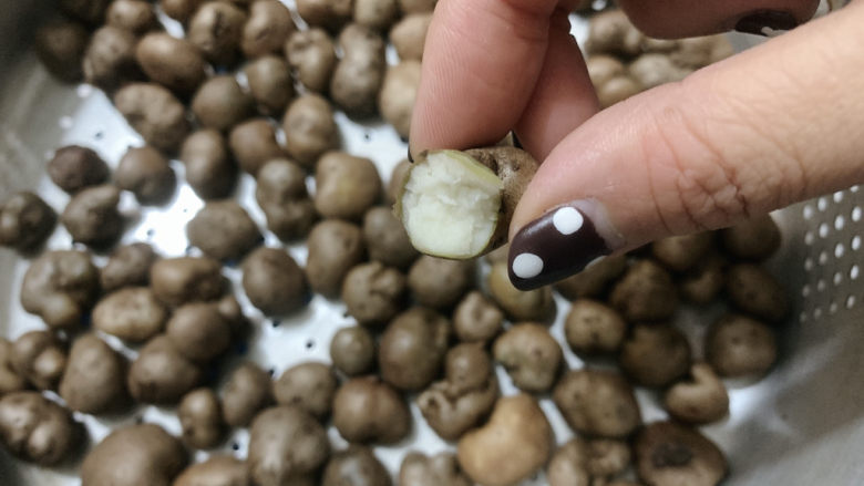 糖霜山药豆,山药成熟,有面面的口感就对啦~吃起来有股小土豆的风味