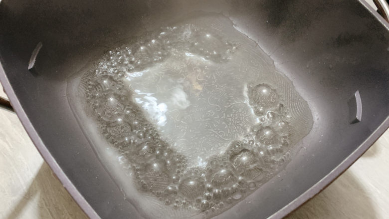 糖霜山药豆,然后带大火沸腾冒泡,记得搅拌