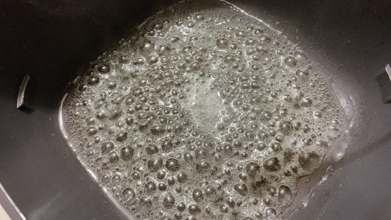 糖霜山药豆,然后出现小气泡后,转中火