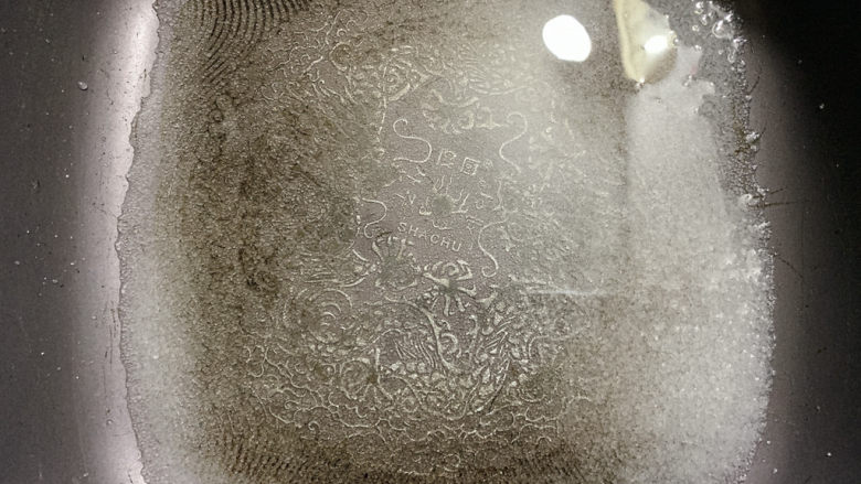 糖霜山药豆,加刚好没过糖的清水,加多了的话也不碍事,多煮一会,蒸发掉就好啦