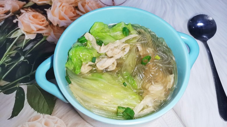 白菜粉丝汤,白菜粉丝汤就做好了!