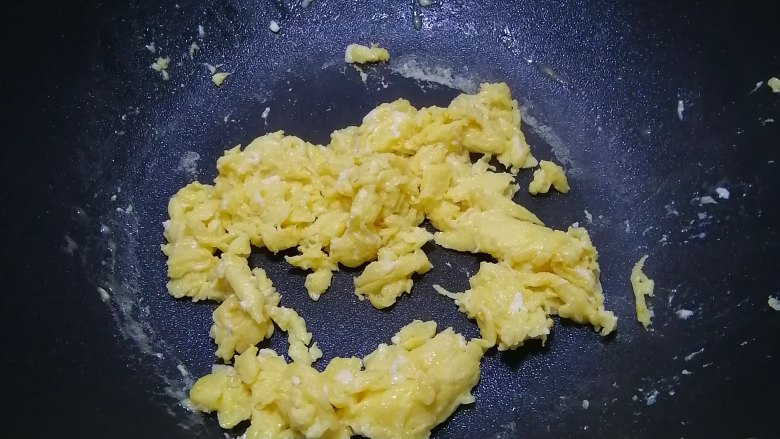 快手早餐~~番茄鸡蛋粉条,翻炒至熟,盛出备用