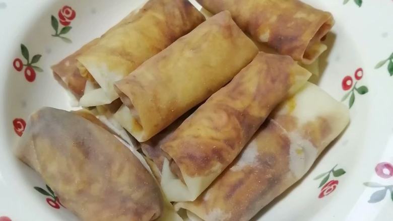 简简单单也不失美味~~饼皮包土豆丝的做法,全部包好就可以开吃啦