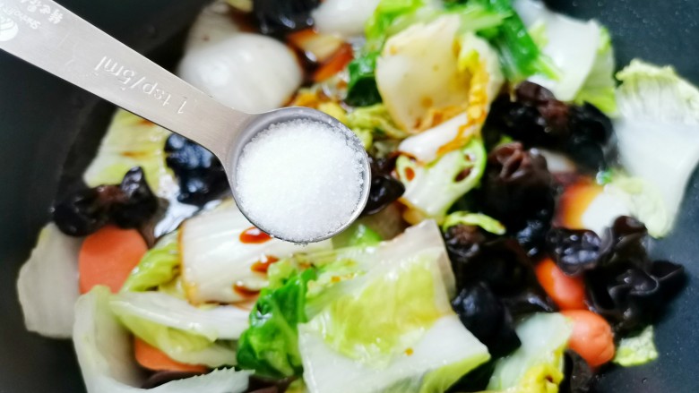 白菜炒豆腐,一勺盐,