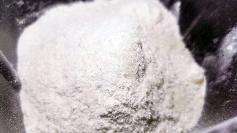 荞麦馒头,省力可以把面粉,糖倒入面包机